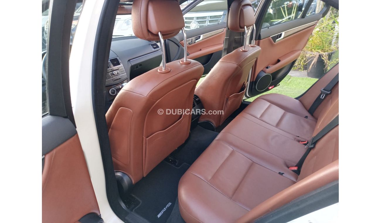 مرسيدس بنز C 300 خليجى موديل 2010 بانوراما جلد مثبت سرعة تحكم رنجات حساسات جناح بحالة ممتازة