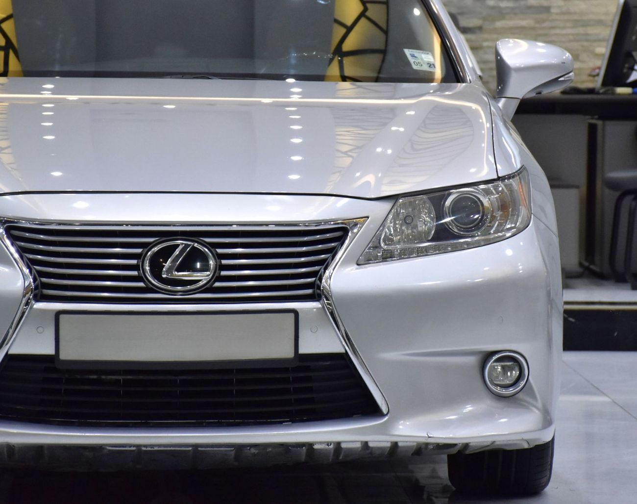 لكزس ES 350 PLATINUM EXCELLENT DEAL for our Lexus ES350 ( 2015 Model ) in Silver Color American Specs