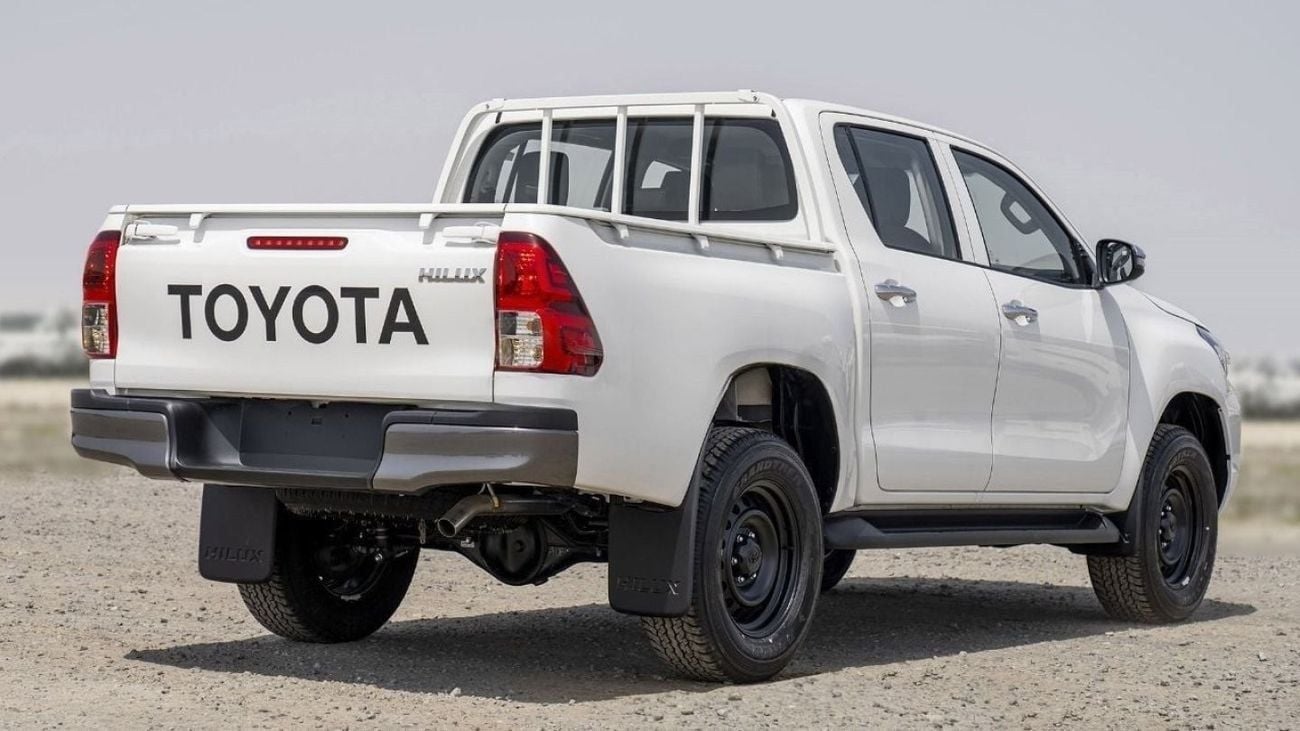 تويوتا هيلوكس GL (LHD) TOYOTA HILUX DC COMFORT PLUS 2.4D MT 4X4 MY2024 - WHITE