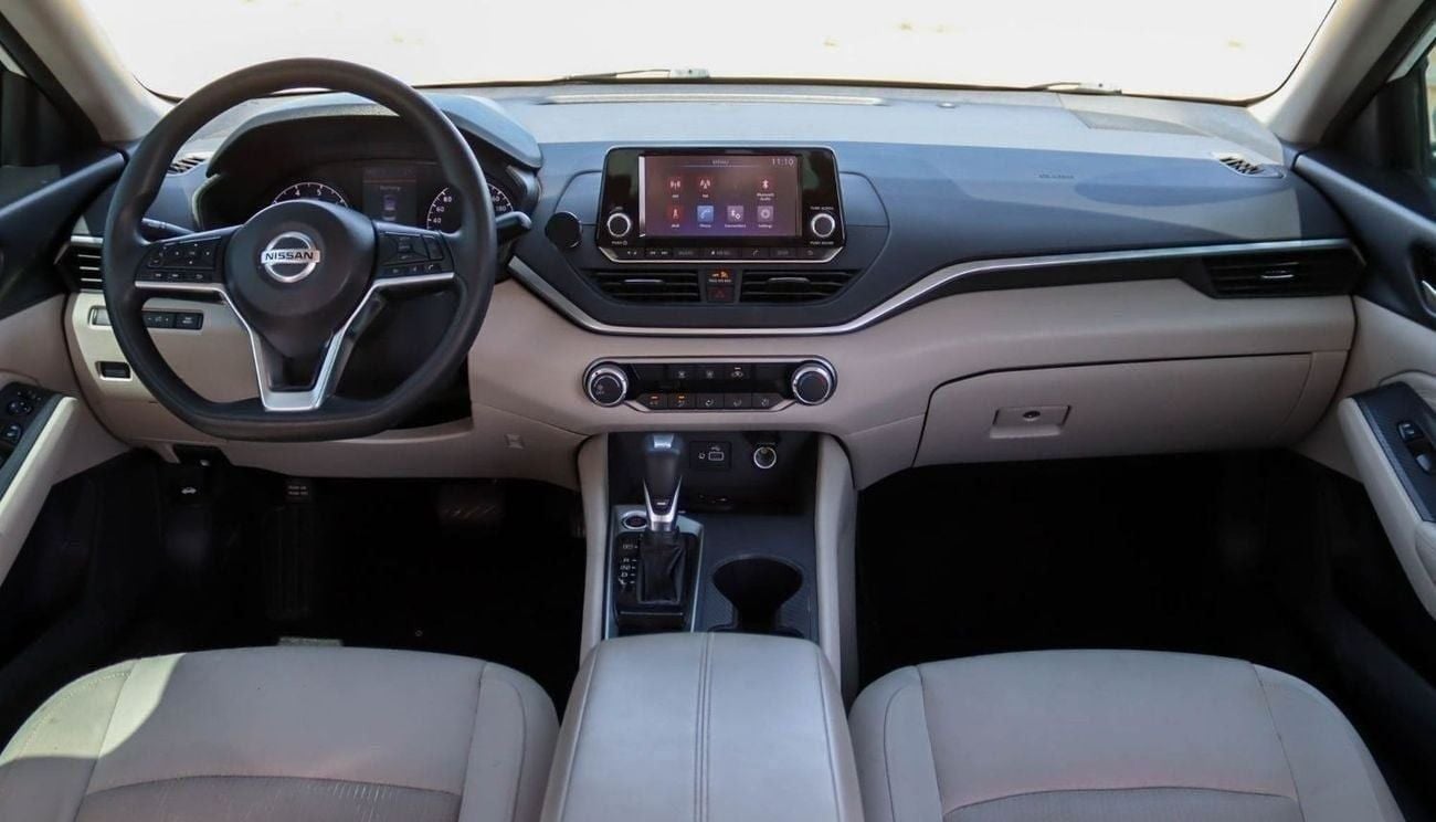 Nissan Altima 2.5 S Nissan Altima 2.5L 2020 original paint GCC  accident-free in excellent condition 888 P.M