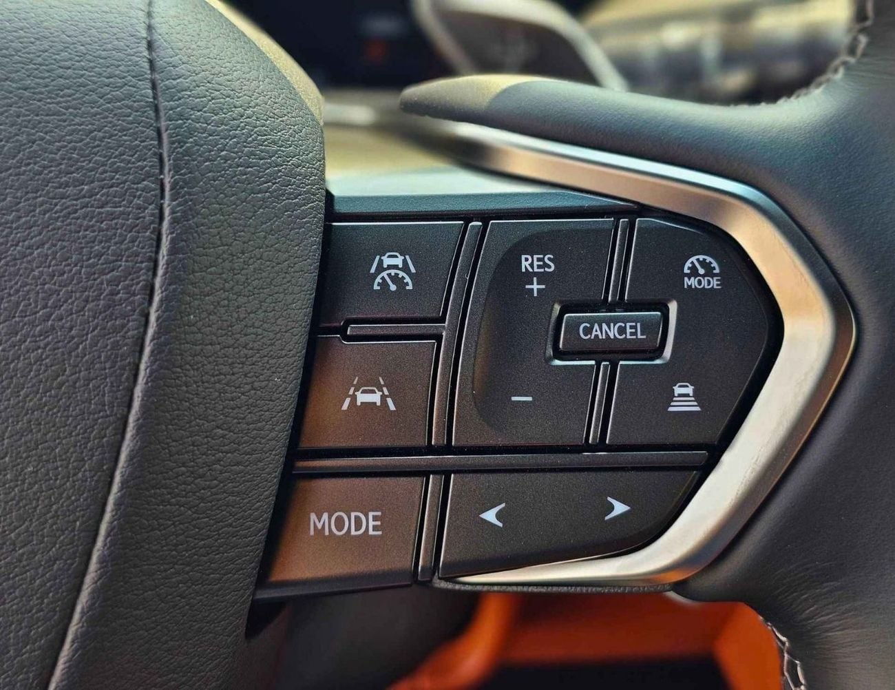 لكزس LX 700h VIP لكزس LX700 بمقاعد هجينة || كاملة المواصفات | بنزين، محرك V6 سعة 3.5 لتر، دفع رباعي (الرمز L7V) أسود،