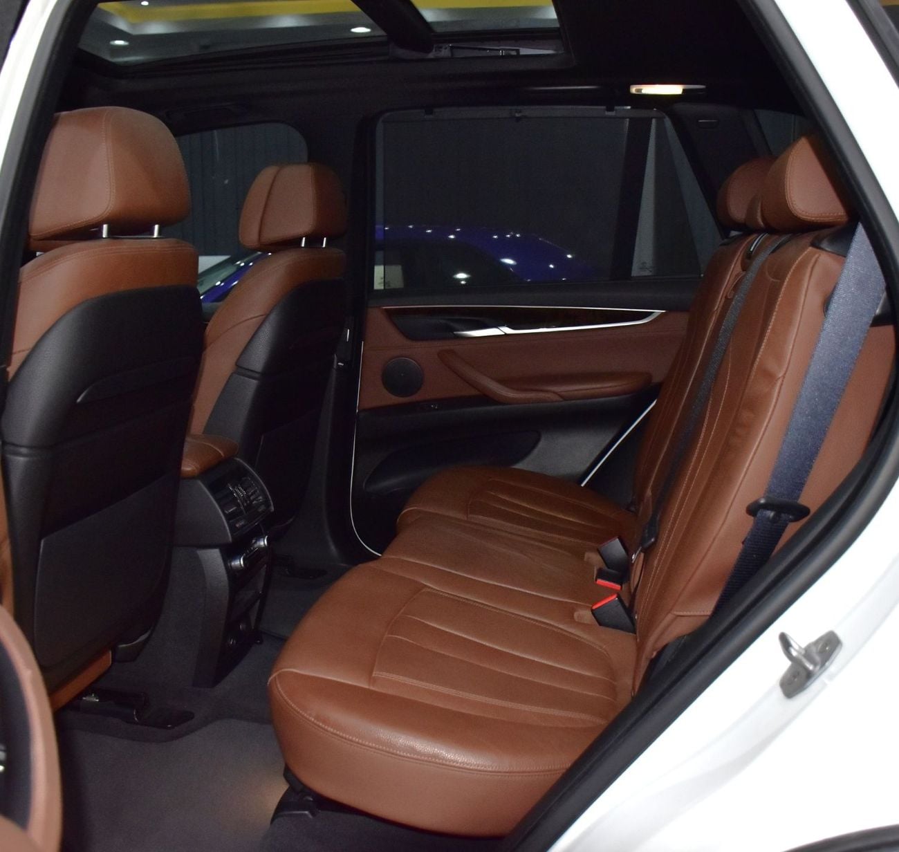 BMW X5 35i EXCLUSIVE EXCELLENT DEAL for our BMW X5 xDrive35i ( 2015 Model ) in White Color GCC Specs