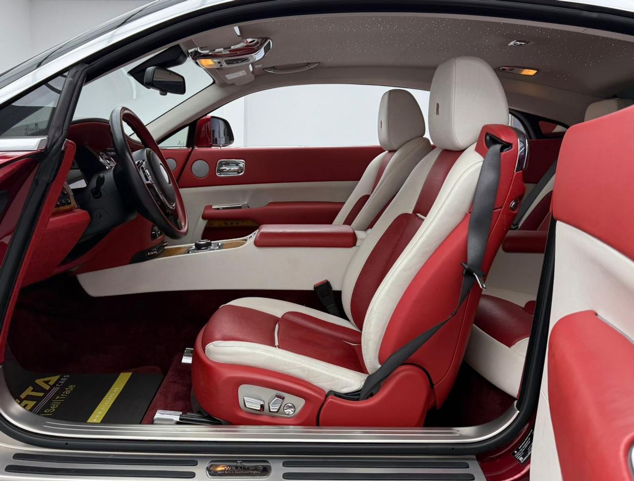 رولز رويس واريث 2019 Rolls-Royce Wraith Black Badge, Warranty, Service History, Excellent Condition, GCC