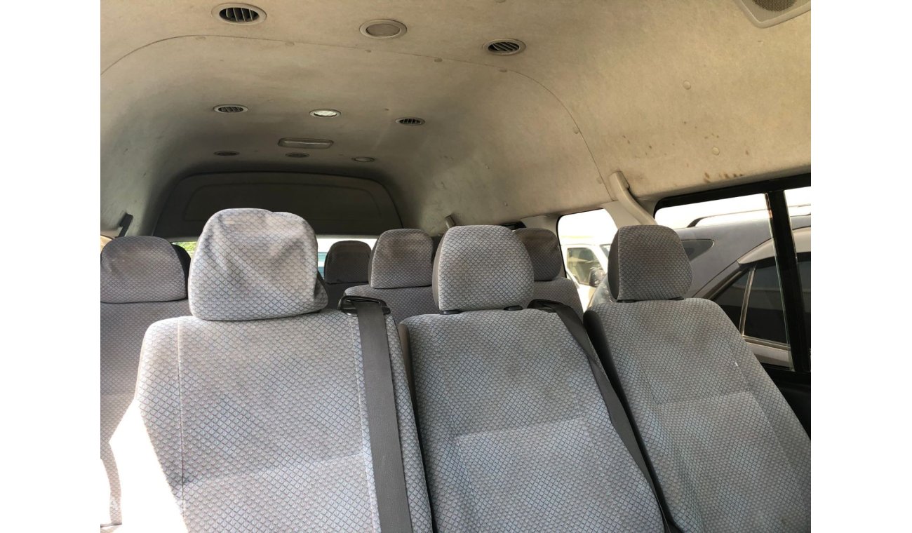 تويوتا هاياس Toyota Hiace Highroof Bus 15 seater, A/T, model:2012. Only done 99000 km