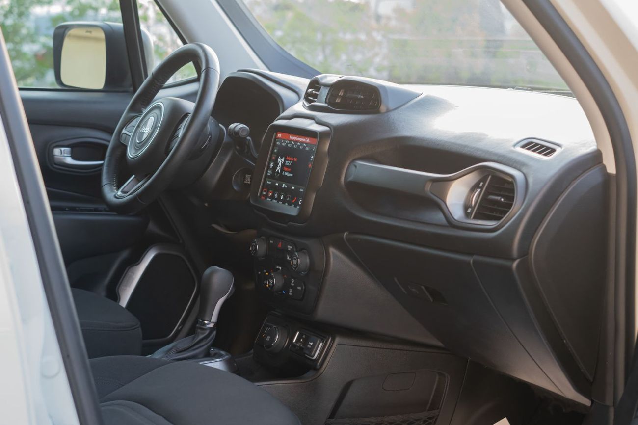 جيب رينيجيد LATITUDE 4X4 2022 LOW MIL