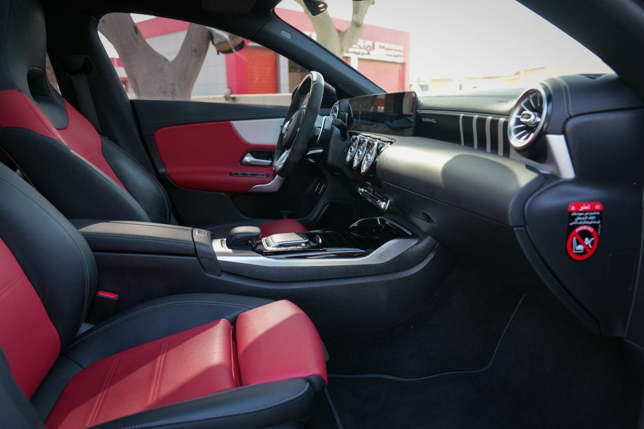 مرسيدس بنز CLA 35 AMG 4MATIC 2021!! GCC SPECS!! LOW MILEAGE!! FULL SERVICE HISTORY FROM THE DEALER