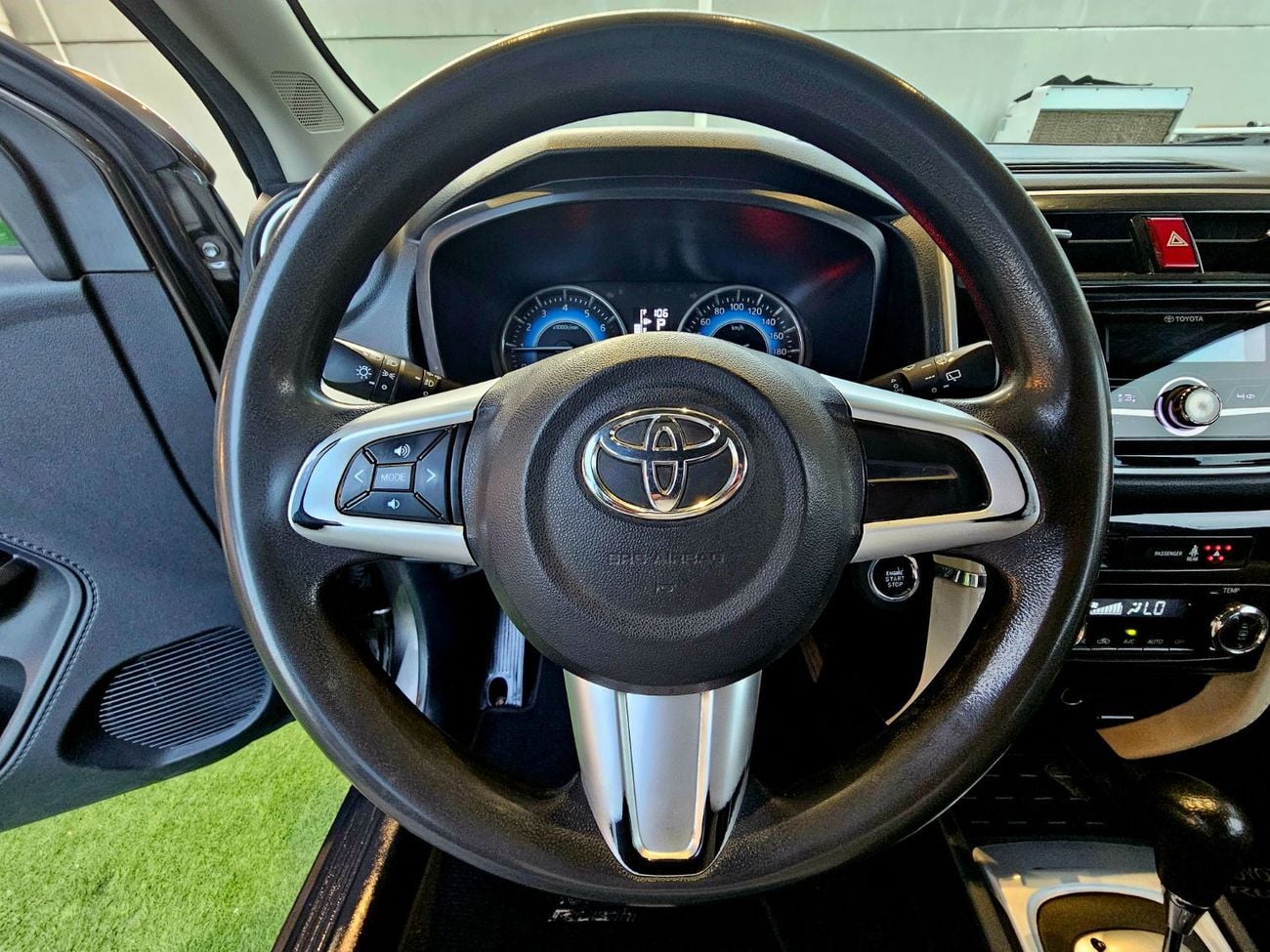 تويوتا راش EX/ PASSENGER 7 SEATS/ LOW MILEAGE