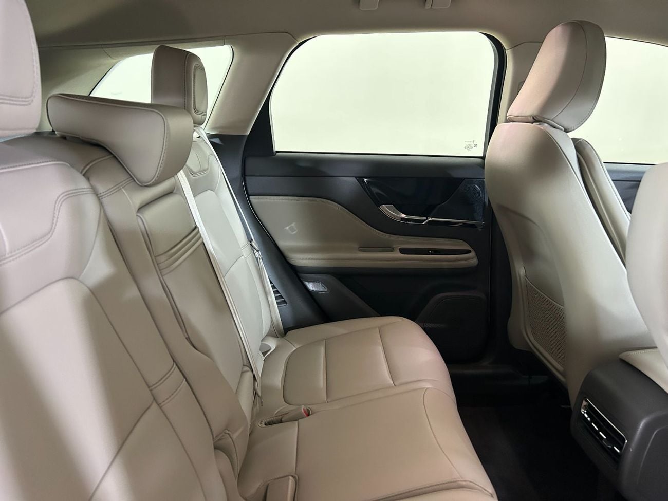 Lincoln Corsair STD AWD COR123 / AL TAYER MOTORS AL QOUZ SHOWROOM