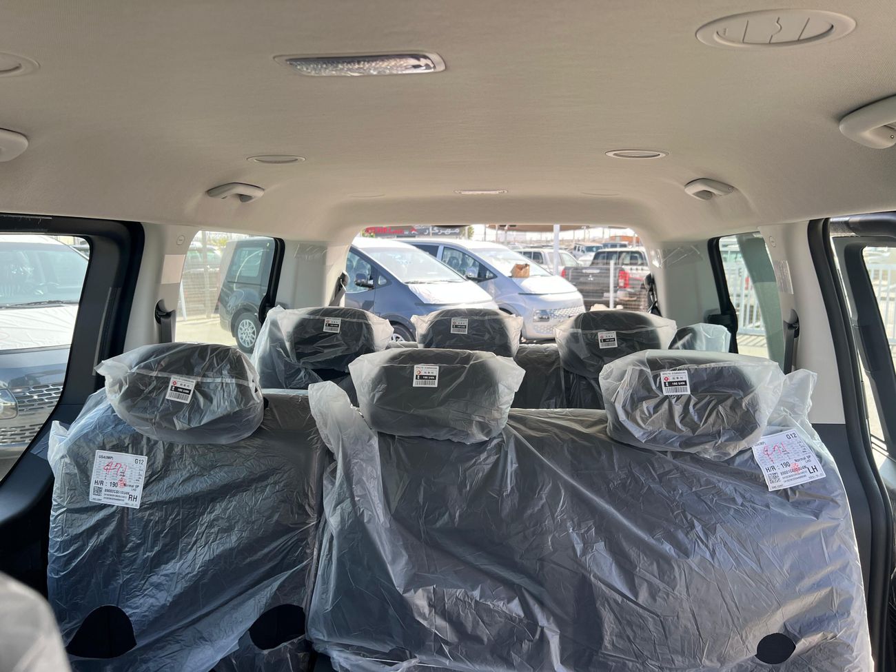 Hyundai Staria Hyundai Staria 3.5L Petrol, Van 9 Seats, Color Silver, Model 2025 (GCC SPECS) AT