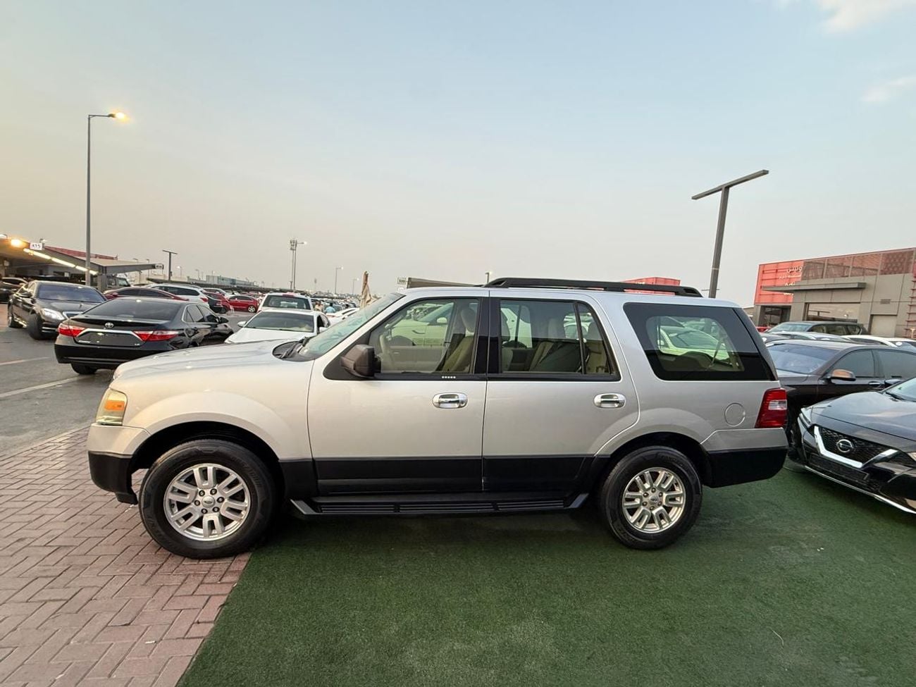 Ford Expedition XLT 7 seats No. 2, GCC specs