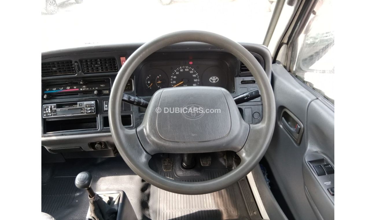 Toyota Hiace TOYOTA HIAVE VAN RIGHT HAND DRIVE (PM1309)