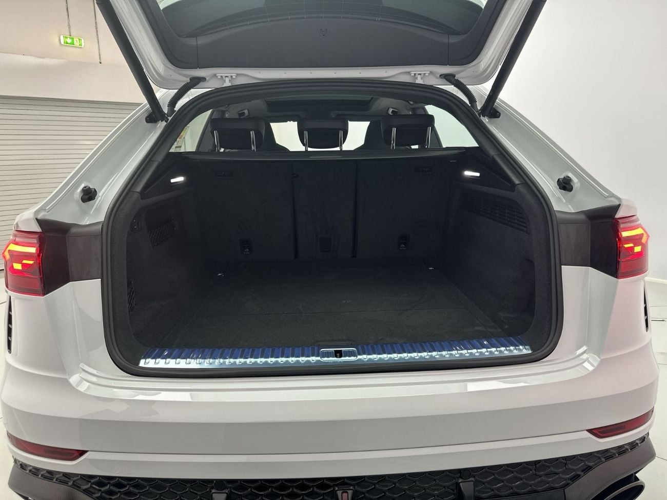 أودي RSQ8 RS Q8 SUV Performance 640hp Carbon Edition (Ref# 23677)