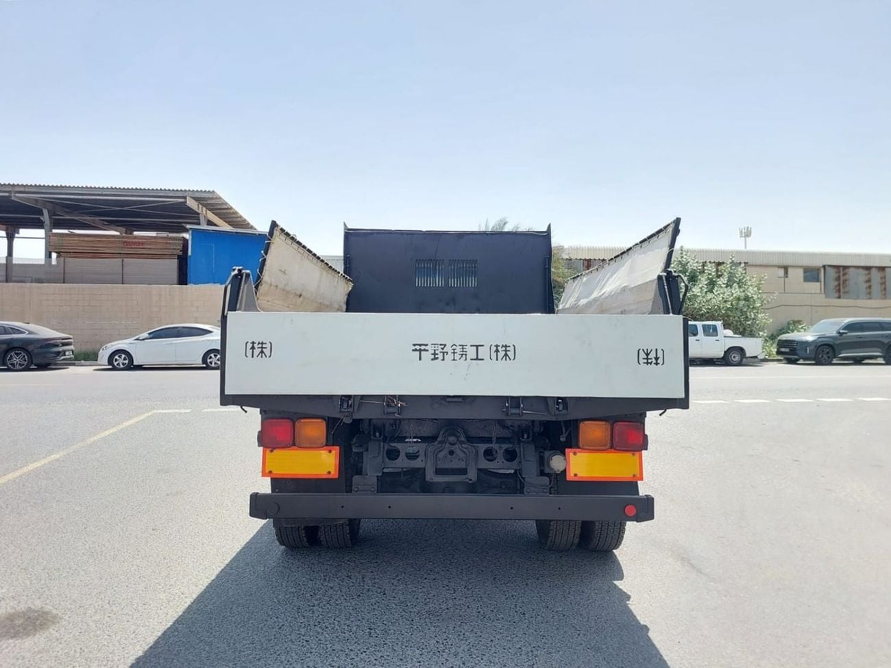 ميتسوبيشي فايتر MITSUBISHI FIGHTER DUMPER TRUCK RHD 2003 MODEL 8.2 L DIESEL MANUAL(PM60964)