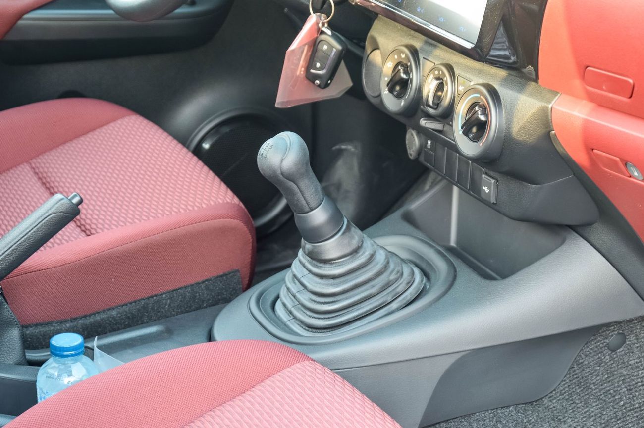 تويوتا هيلوكس TOYOTA HILUX 2.7L RWD PETROL PICKUP 2025