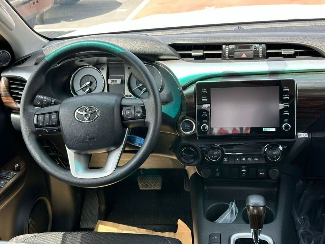 تويوتا هيلوكس TOYOTA HILUX 4.0 AT FENDER WHITE 2025