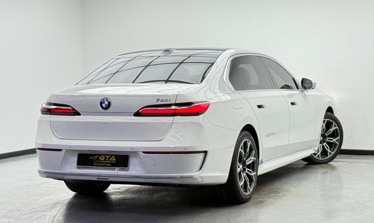 بي أم دبليو 735i *Brand New* 2025 BMW 735i Exclusive Pure, 2030 BMW Warranty + Service Pack, Delivery Kms, GCC