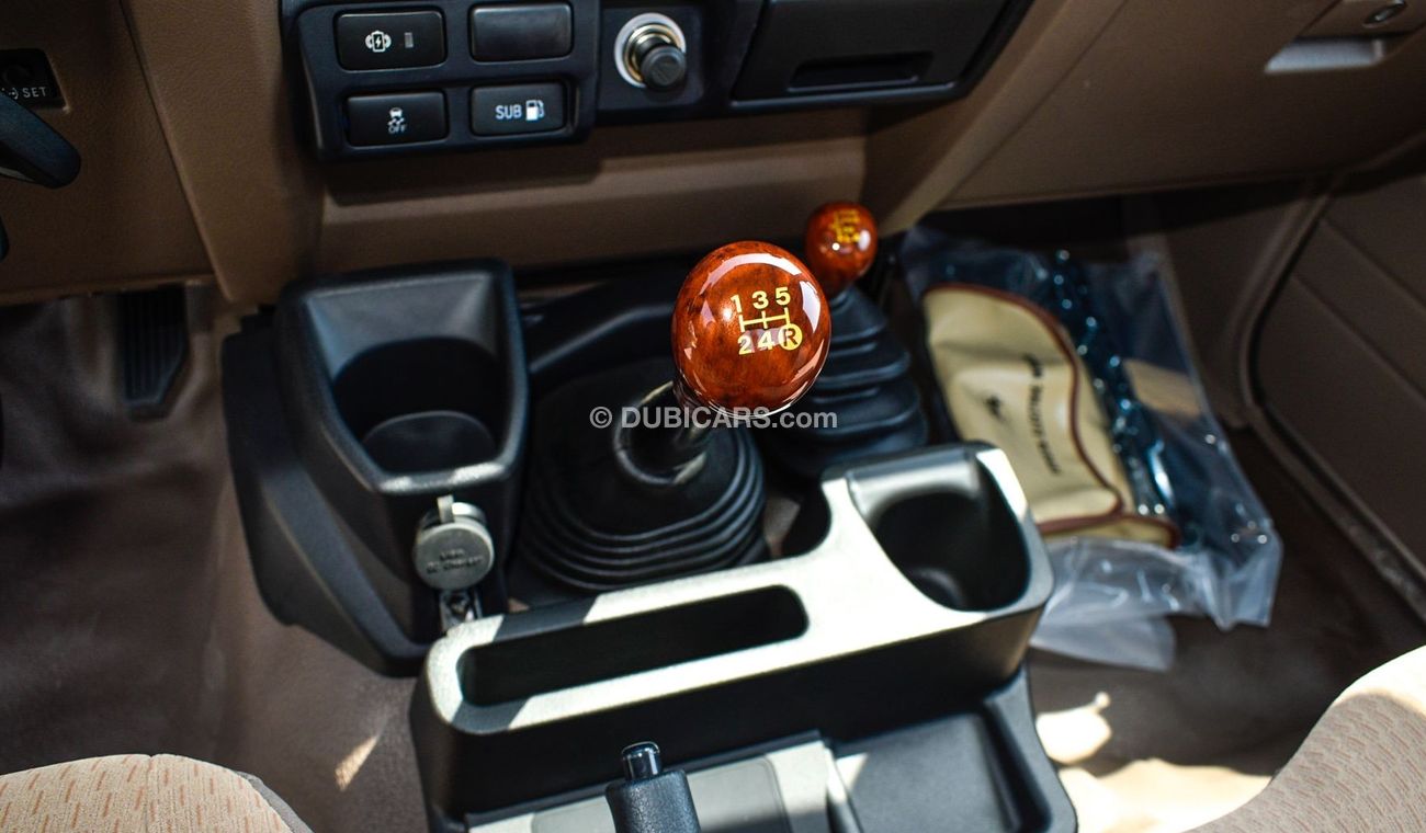 تويوتا لاند كروزر بيك آب 4.0L V6 Petrol