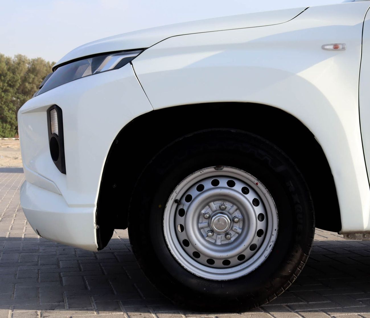 Mitsubishi L200 GL 2.5L Double Cab Utility RWD Mitsubishi L200 2.4L 2022 RWD GCC, accident-free, in excellent condit