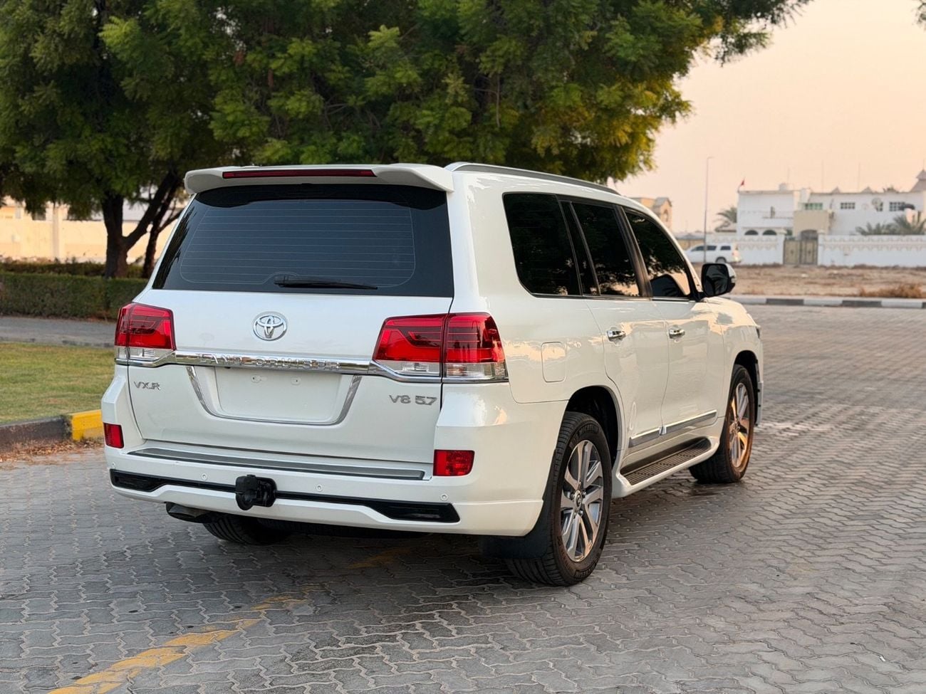 Toyota Land Cruiser VXR 5.7