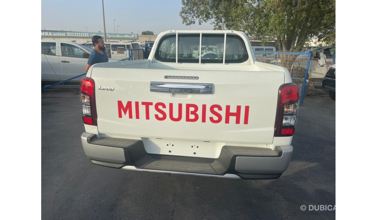 Mitsubishi L200 AUTOMATC  DEASEIL 2,4  FULL  OPTION