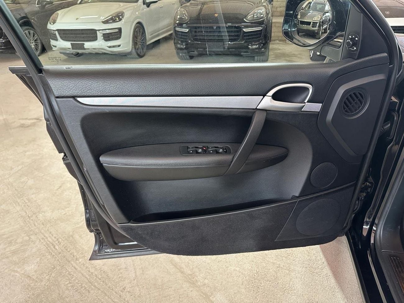 Porsche Cayenne PORSCHE CAYENNE S 2010 4.8L | VERY LOW MILEAGE | BLACK LEATHER INTERIOR | BACK CAMERA