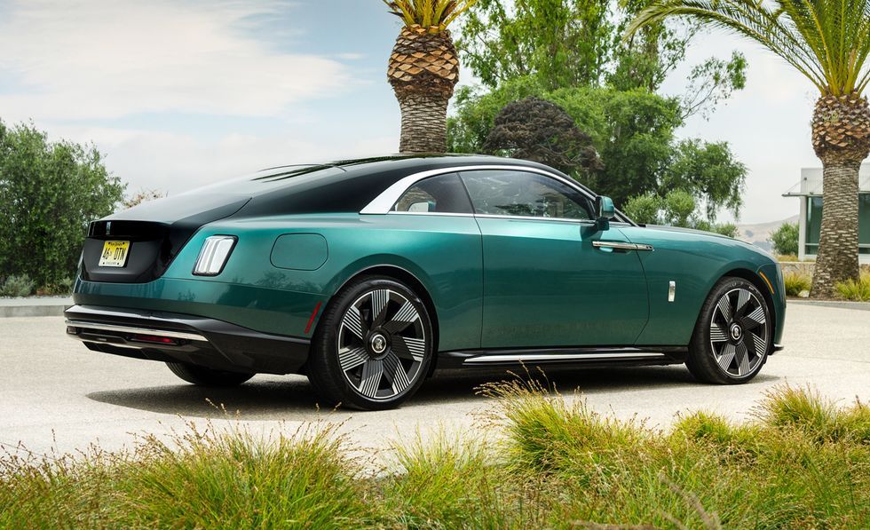 رولز رويس سبيكتر exterior - Rear Left Angled