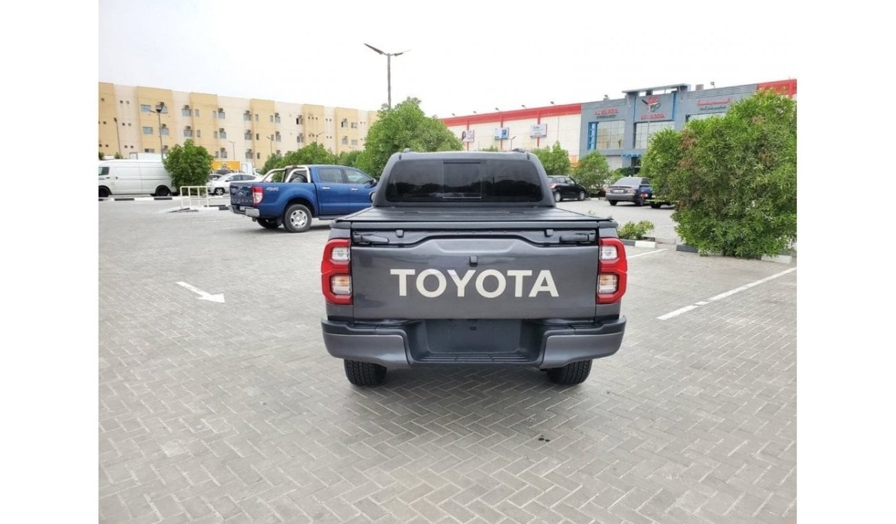 Toyota Hilux Toyota hilux petrol engine model 2016 v4 car very clean and good condition