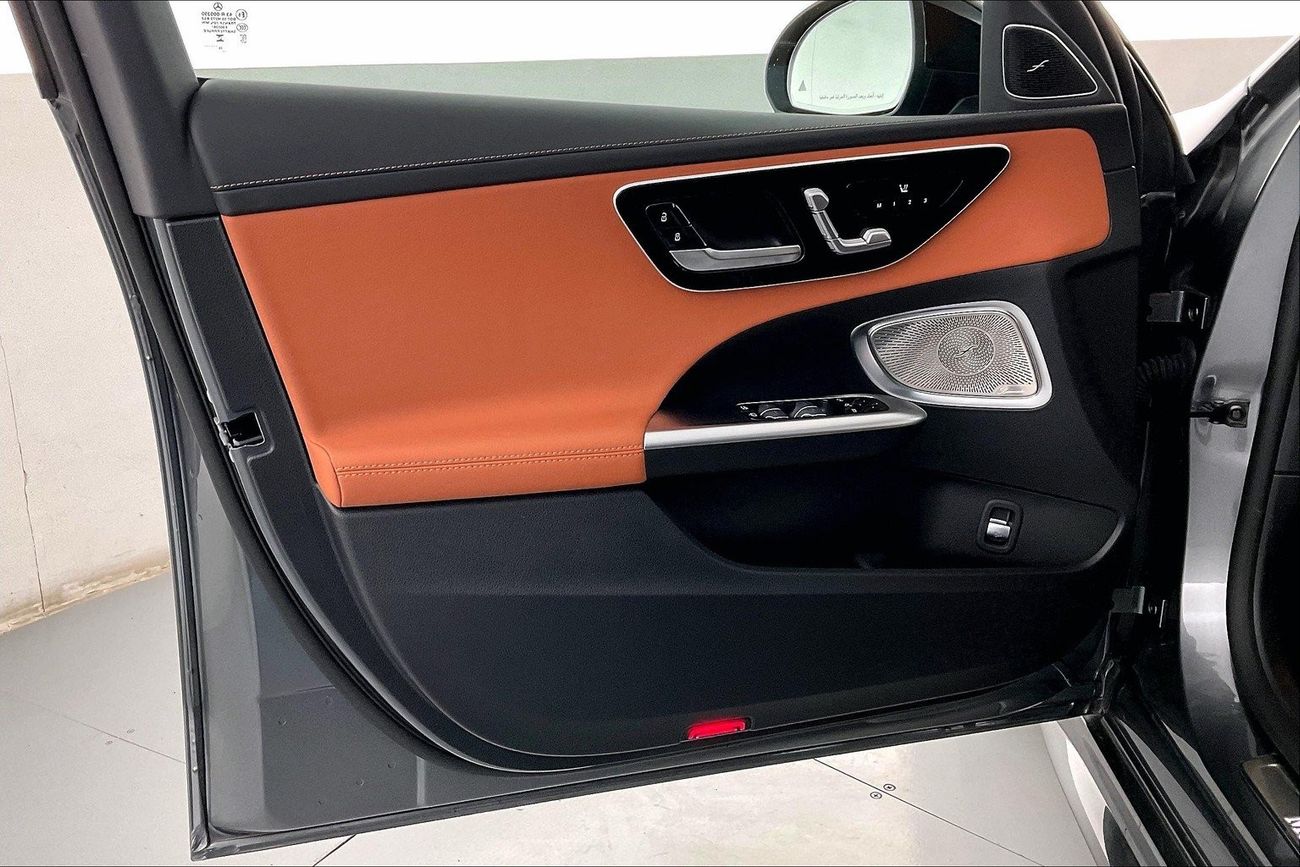 مرسيدس بنز C 200 Premium + (AMG Line) | سنة ضمان مجانية | خالية من أضرار الفيضانات