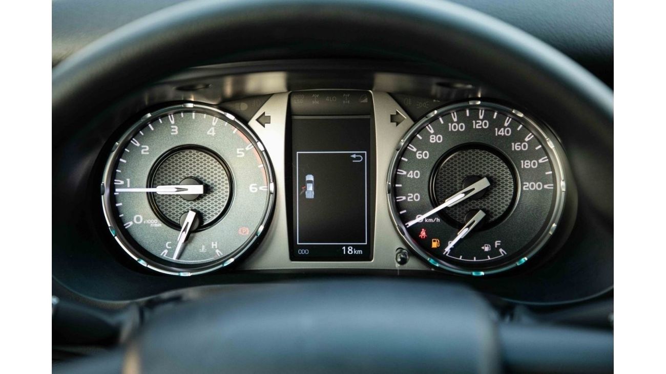 Toyota Hilux 2023 Toyota Hilux 4x4 DC 2.4 - White inside Black