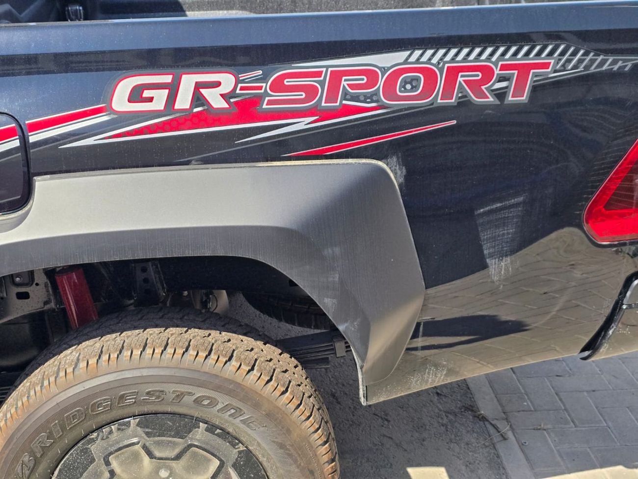 تويوتا هيلوكس GR SPORT 4.0L PETROL A/T V6 DOUBLE CABIN PICKUP