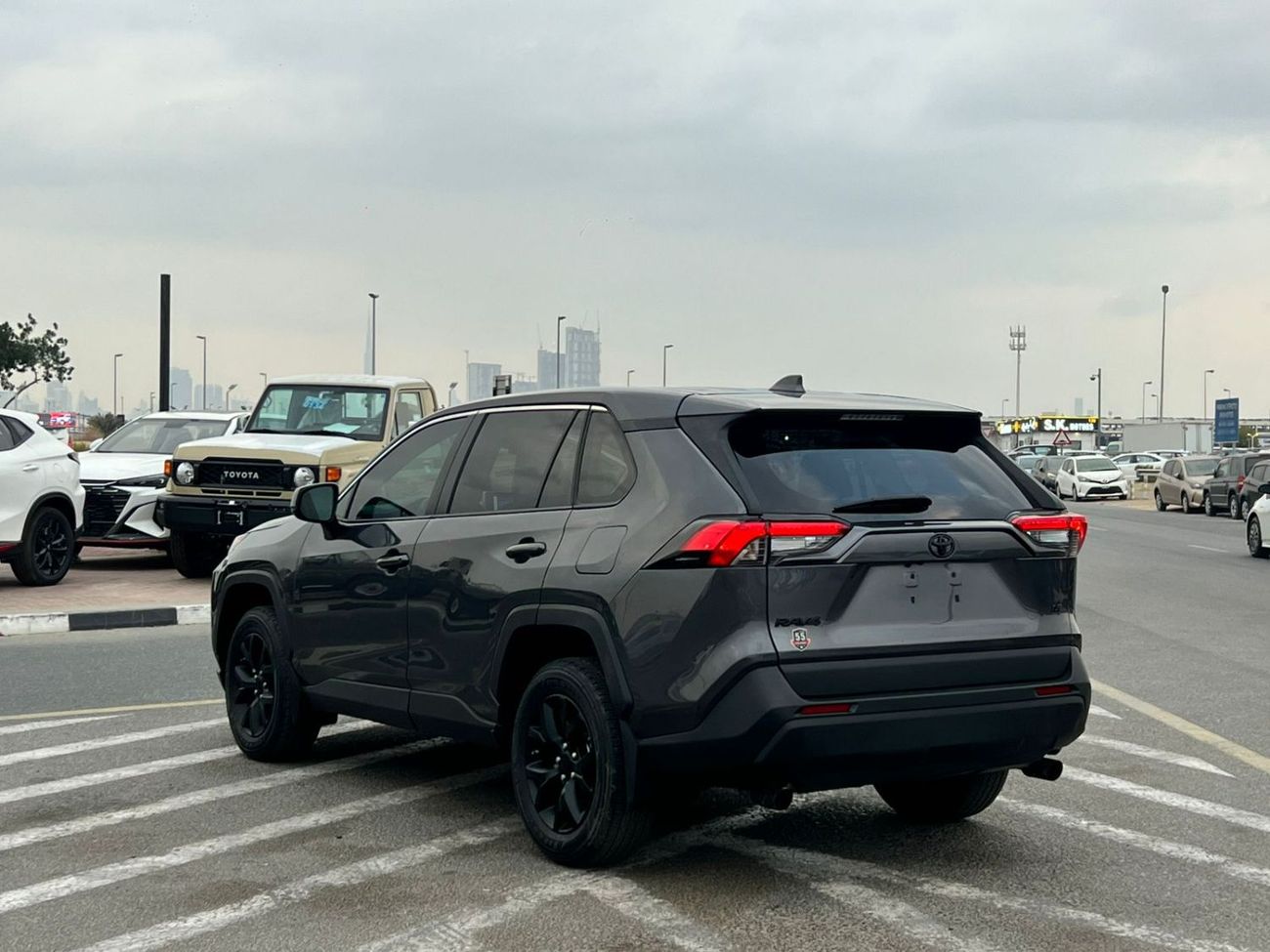 Toyota RAV4 2023 Toyota Rav4 LE Night Shade Edition - 2.5L V4 - Leather Seats With Radar - Low Mileage