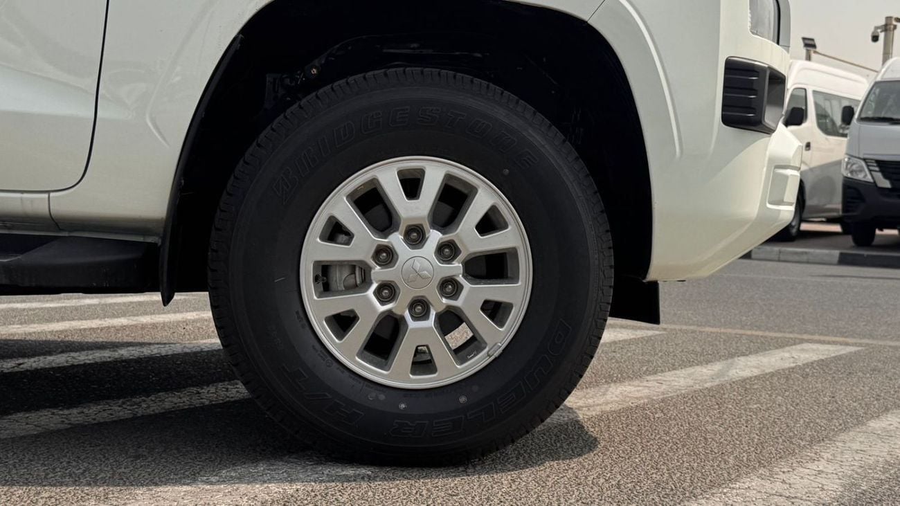 ميتسوبيشي L200 GLX DCABIN 2.4L DIESEL 4X4  6SPEED A/T