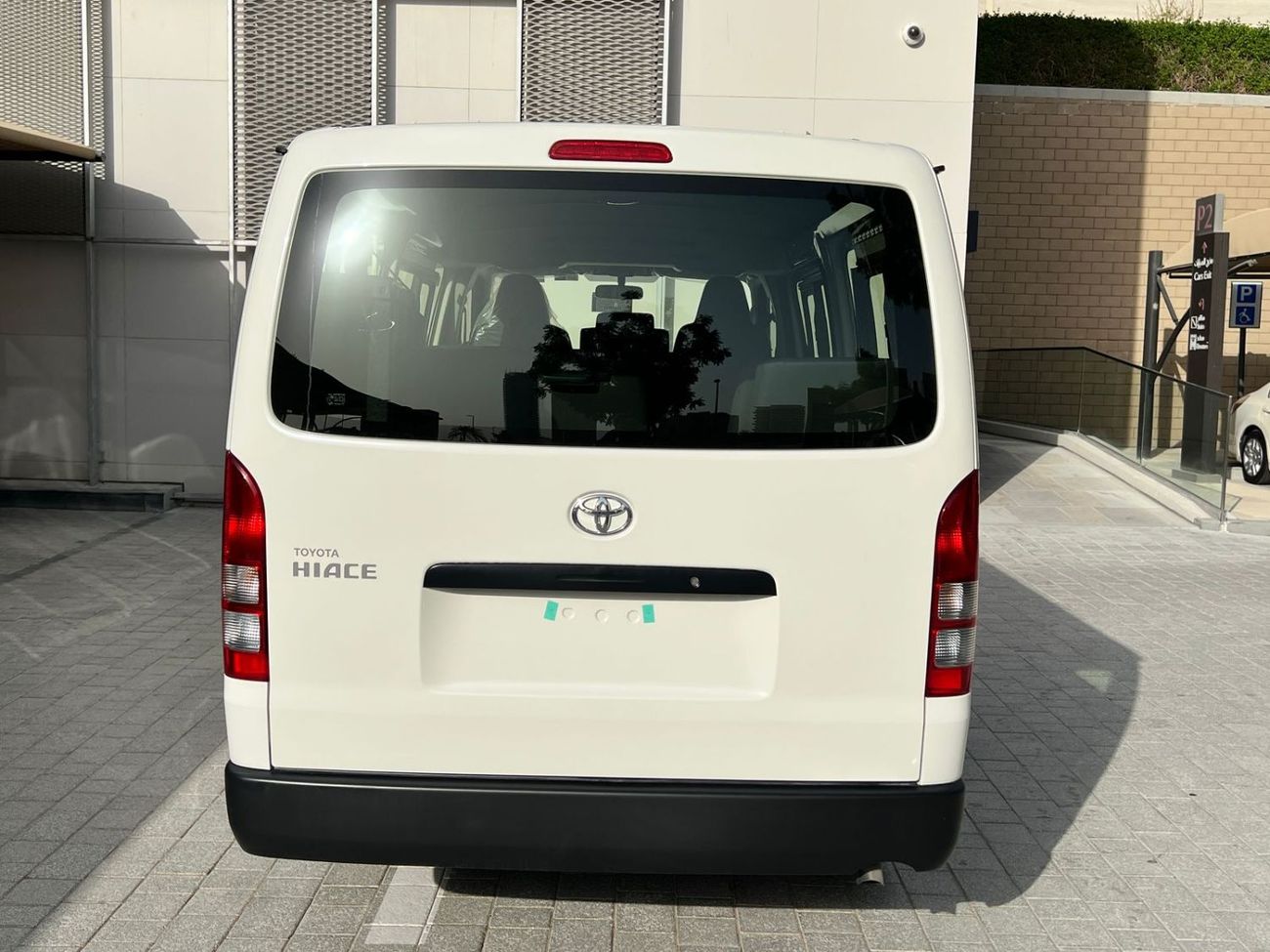 تويوتا هاياس 2025 Toyota Hiace Deluxe 15-Seater Standard Low-Roof 2.5L 4-Cyl Diesel M/T RWD Only For Africa