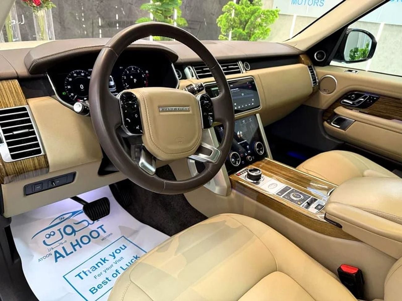 Land Rover Range Rover AUTOBIOGRAPHY KIT RR VOGUE SUPERCHARGED || GCC || FULLY LOADED || SCREENS