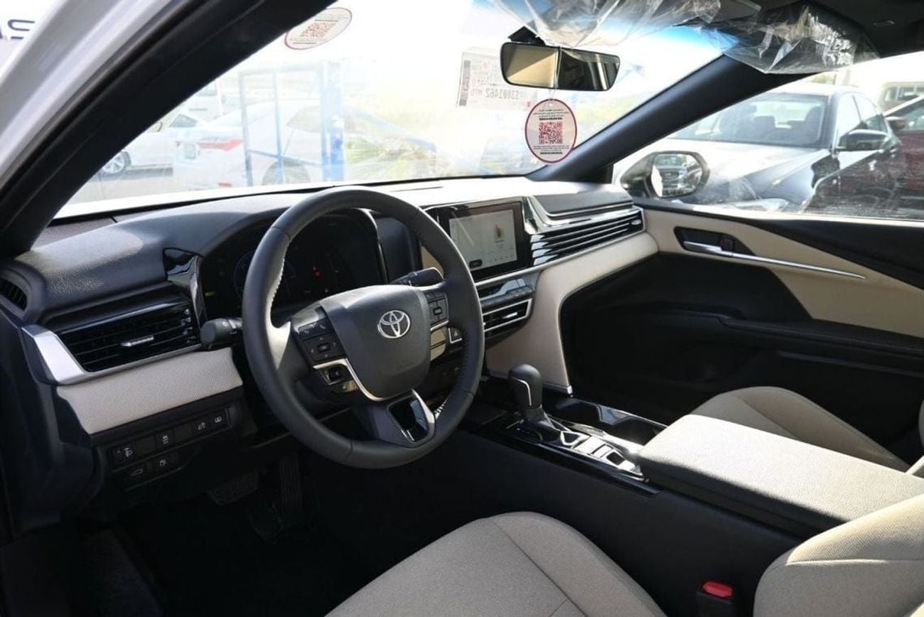 Toyota Camry LE HEV Toyota Camry LE 2.5L Hybrid, Model 2025 Color White (Export Price)