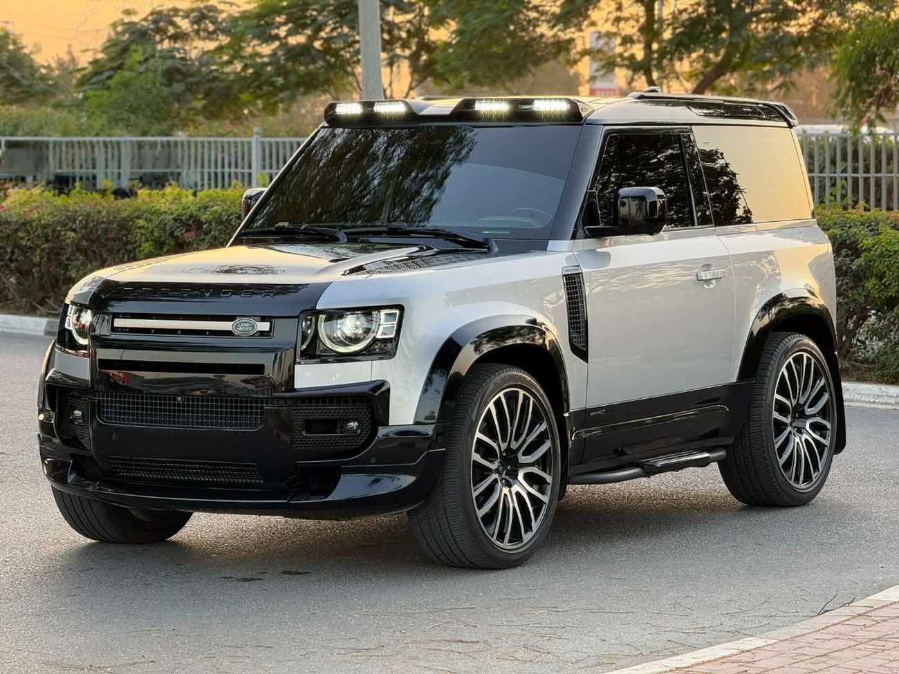 لاند روفر ديفندر P400 90 X 3.0L (6 Seater)