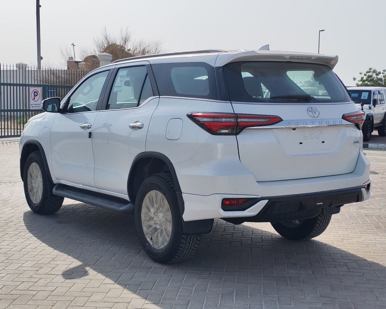 Toyota Fortuner 2026 Toyota Fortuner SR5 2.8L 4-Cyl Turbo Diesel A/T AWD 4x4 Export Only