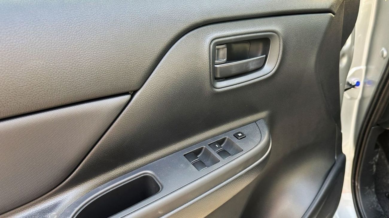 Mitsubishi L200 MITSUBISHI L200 2.4L P DC 4WD GLX 5MT (Export Only)