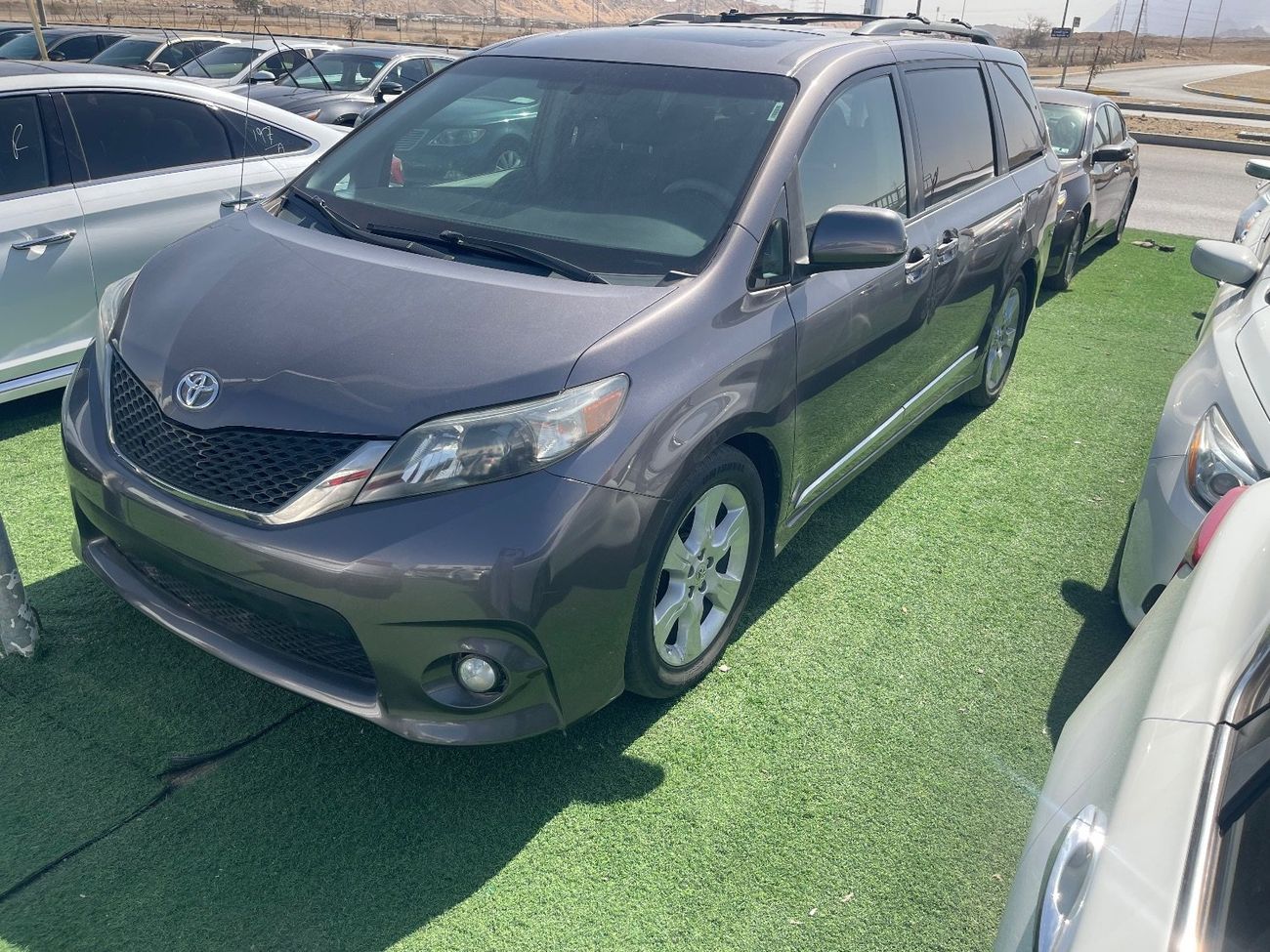 تويوتا سيينا اس اي فتحة