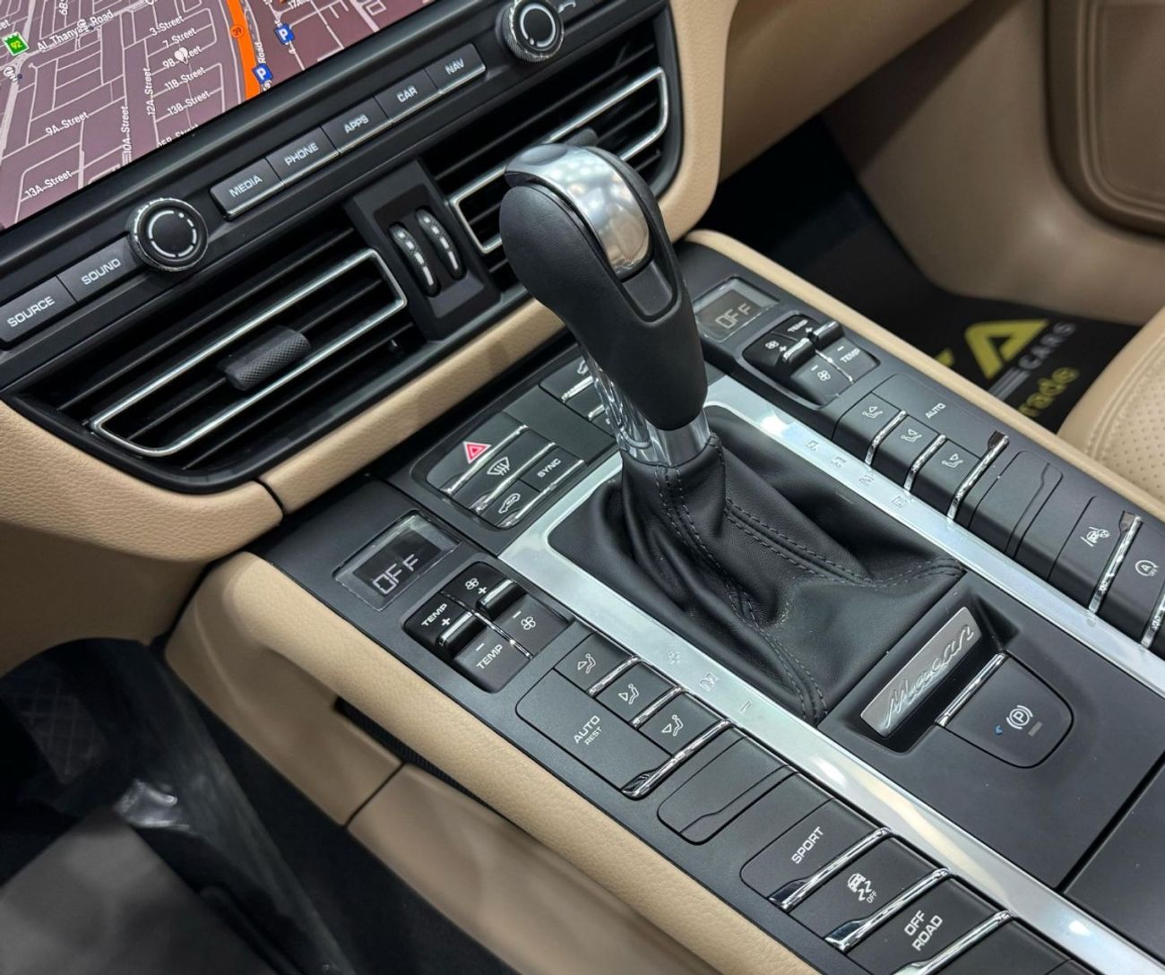 Porsche Macan Std 2.0L (252 HP) 2021 Porsche Macan, 1 Year Warranty, Full Agency Service History, GCC