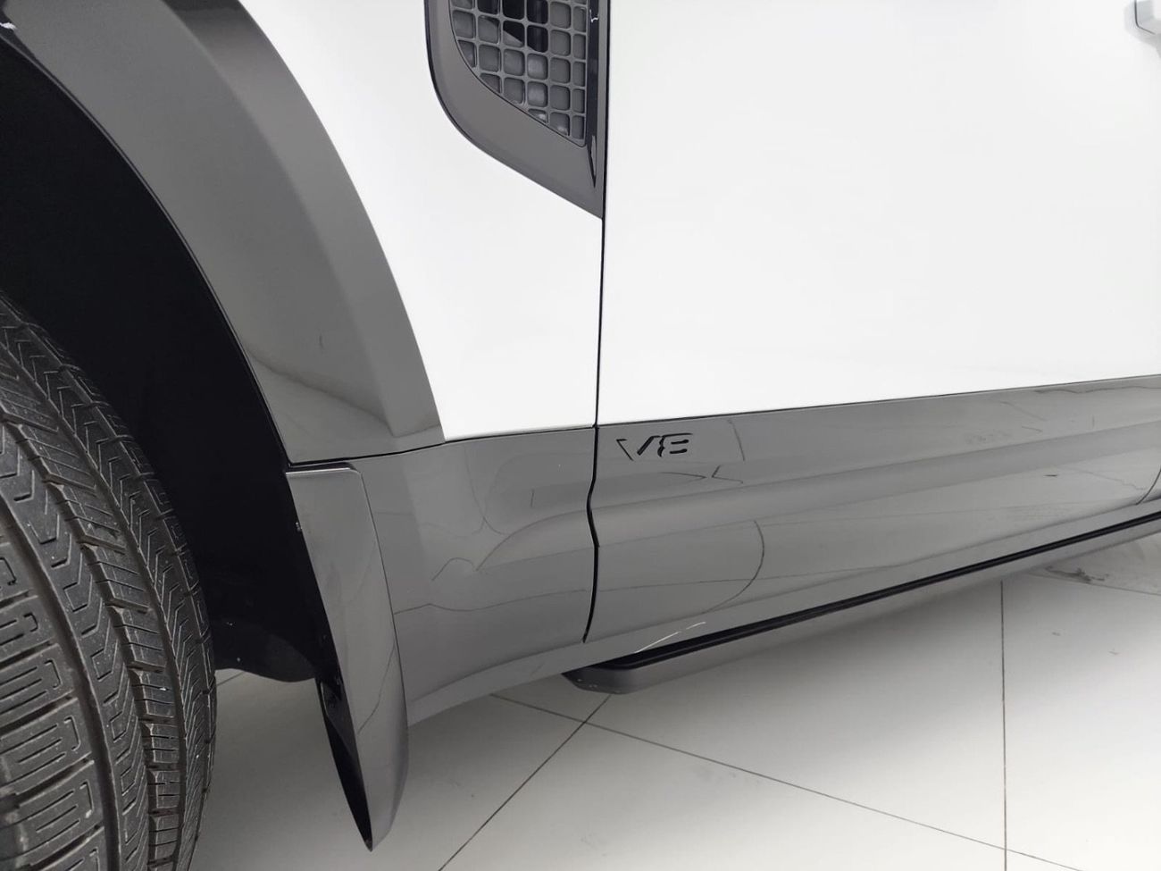 لاند روفر ديفندر 110 X P525 5.0L