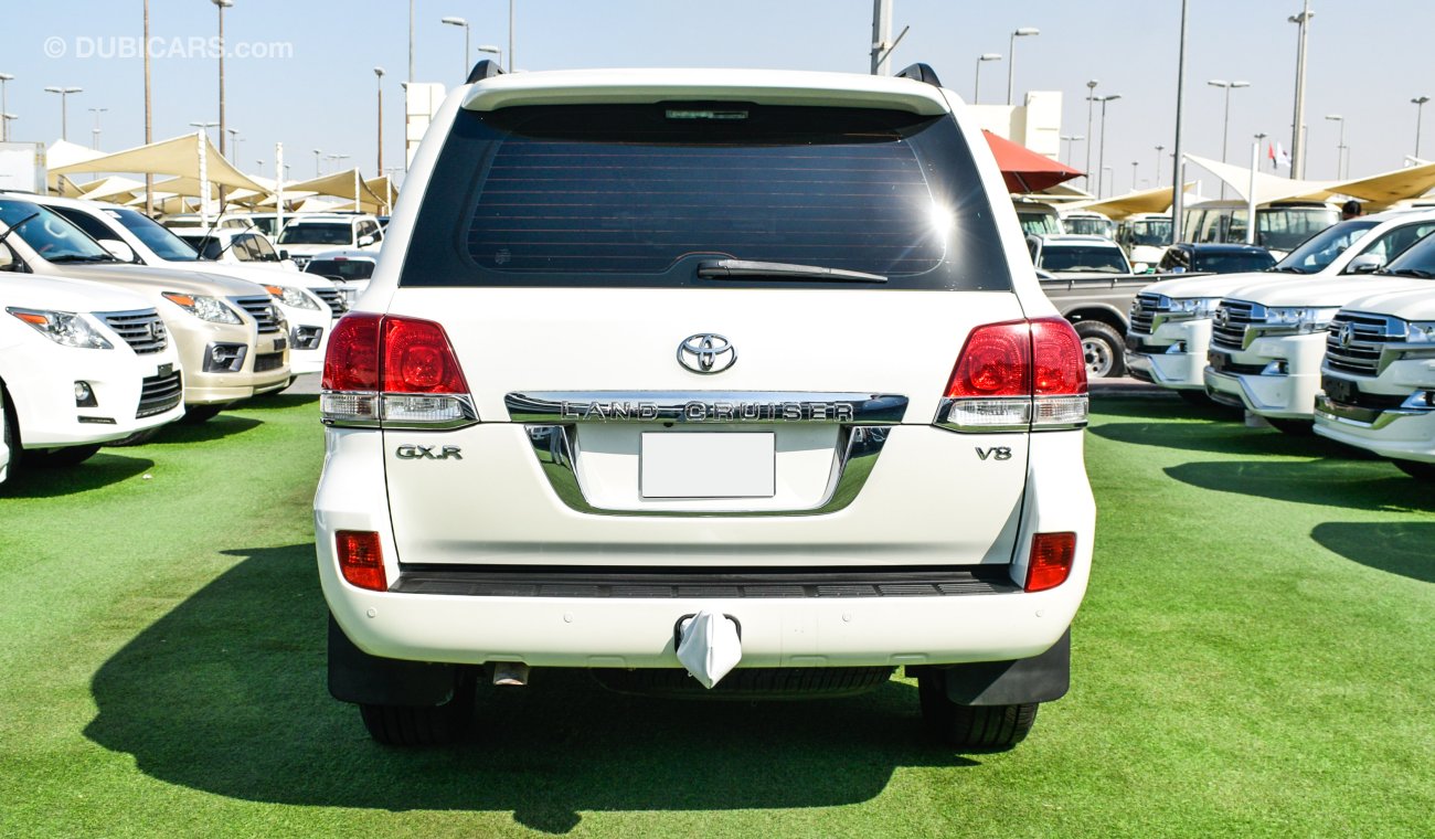 Toyota Land Cruiser GXR V8