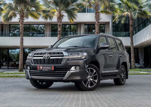 Toyota Land Cruiser GXR Grand Touring V8 | 4,211 P.M | 0% Downpayment | Immaculate Condition!