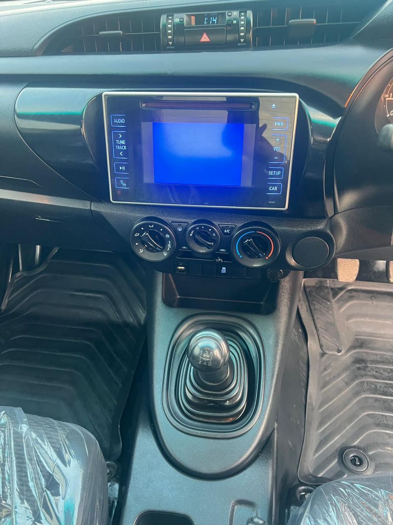 Toyota Hilux Diesel 2.4L ,Right Hand Drive ,2wd ,Manual Gear