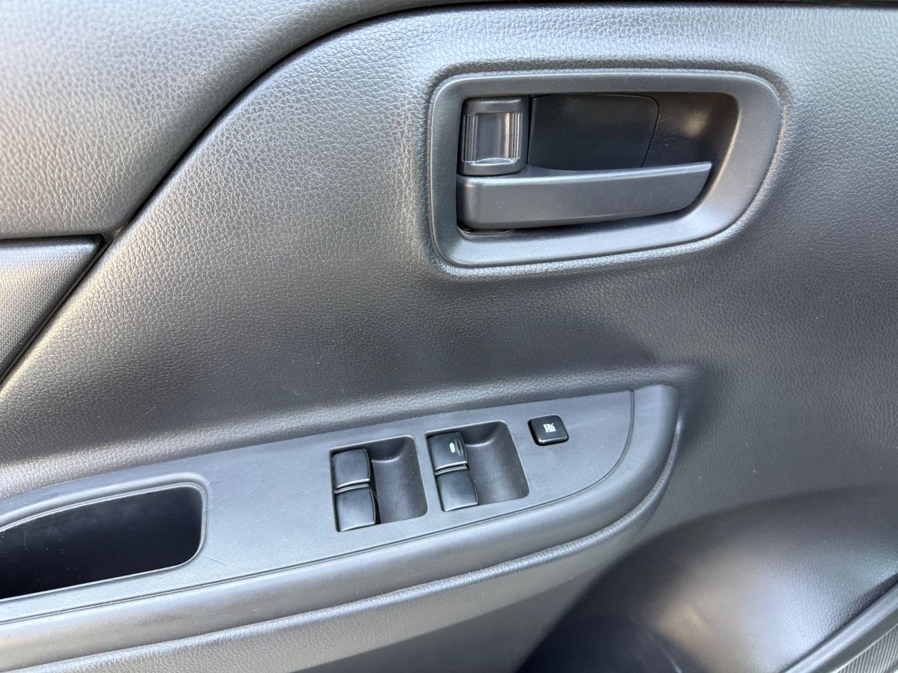 ميتسوبيشي L200 GL 2.4L (132 HP)