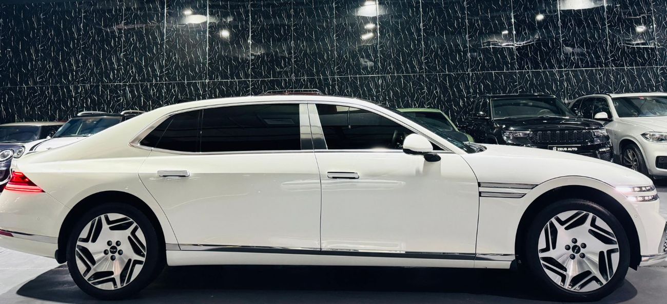 Genesis G90 Limousine 3.5L (375 HP) 2023 Genesis G90, Aug 2028 Genesis Warranty, Fully Loaded, Very Low Kms, GCC