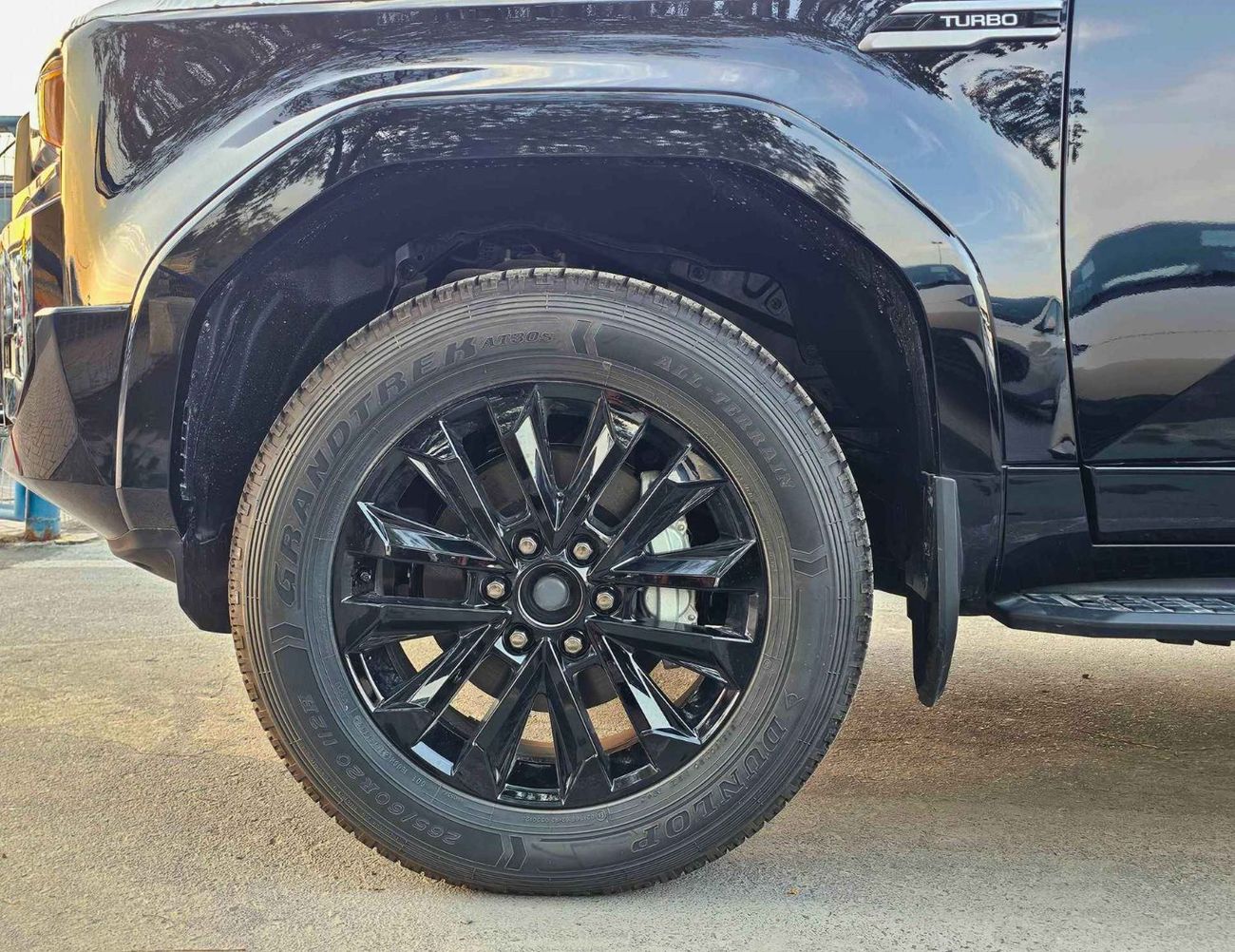 تويوتا برادو TURBO LUXURY / 2.8L DIESEL V4 / RADAR / LEATHER WITH MEMORY SEATS / (CODE # PDLX2)