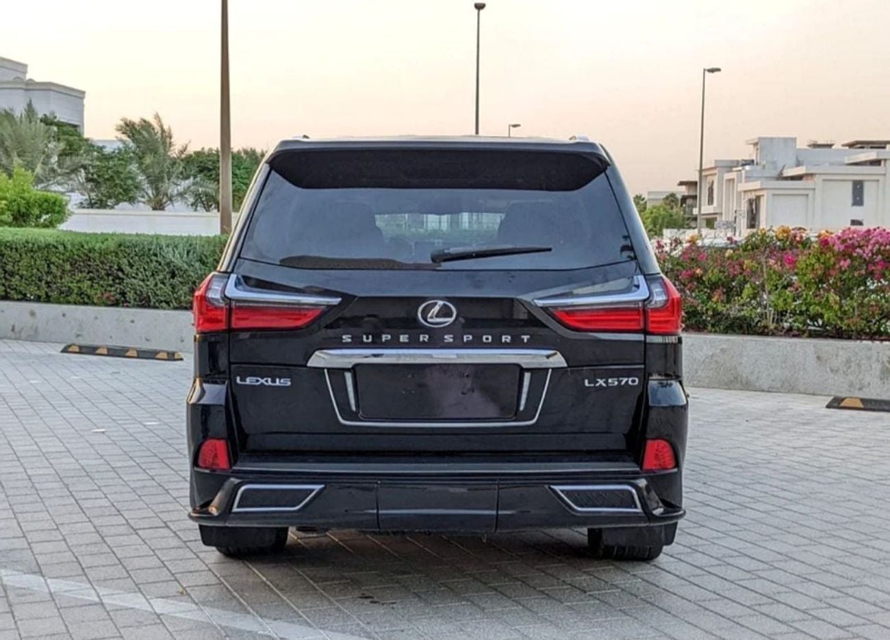 Lexus LX 570 Lexus Lx.series Lx570 platinum 2009 Model Facelifted 2021 colour Black push start Transmission Autom