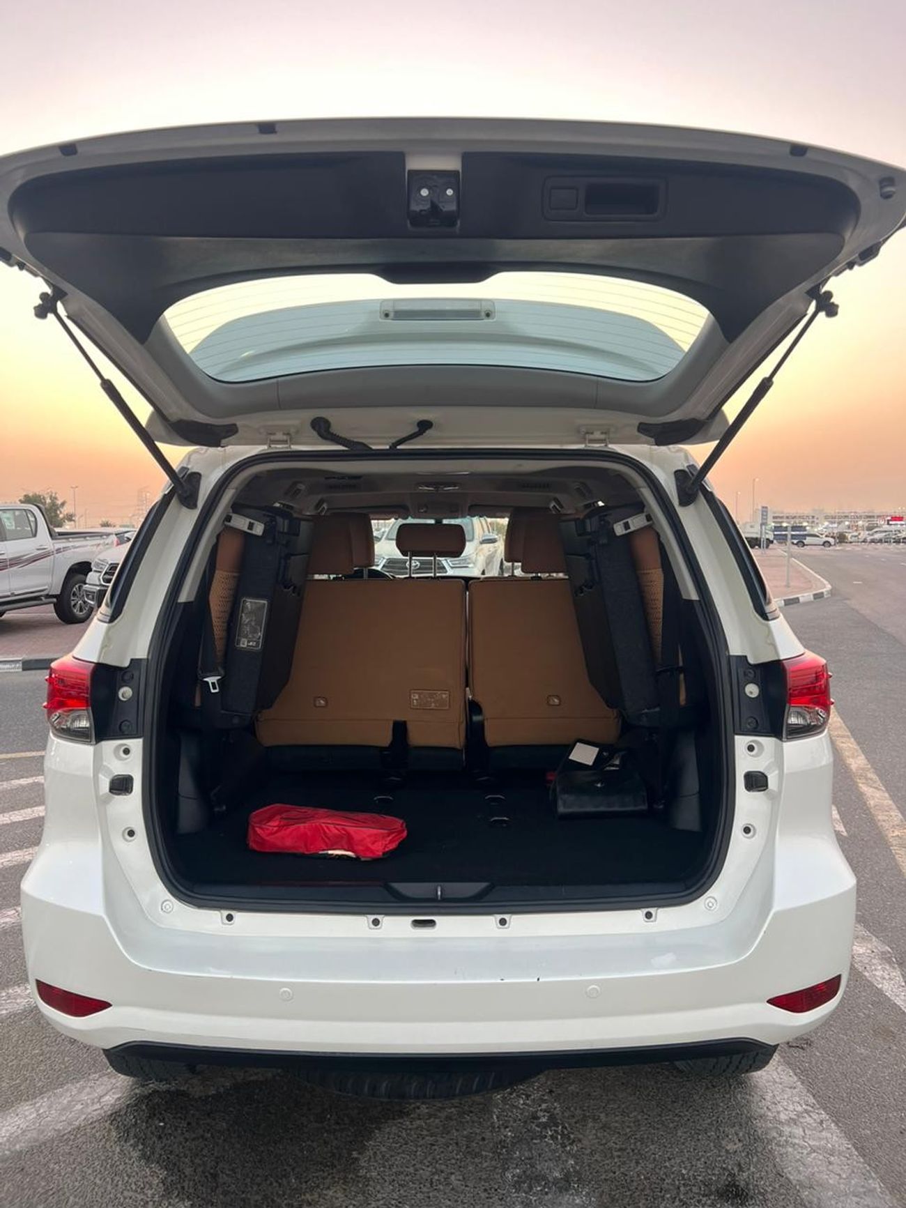 Toyota Fortuner 2020 TOYOTA FORTUNER EXR - 2.7L . v4 - PARKING SENSOR - GASOLINE / PETROL ⛽️ - BLUETOOTH  PLAY - GCC