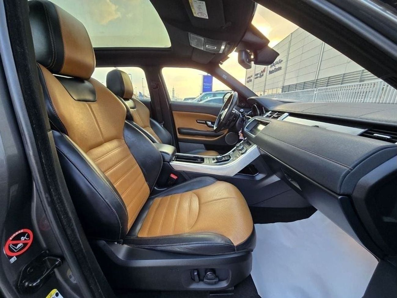 لاند روفر رانج روفر إيفوك P200 R-Dynamic 2.0L RANGE ROVER EVOQUE R-DYNAMIC 2018 GCC ORGINAL PAINT // ACCIDENT FREE // PERFECT